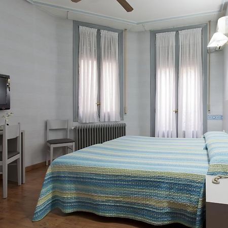 Hostal Andorra มาดริด ภายนอก รูปภาพ