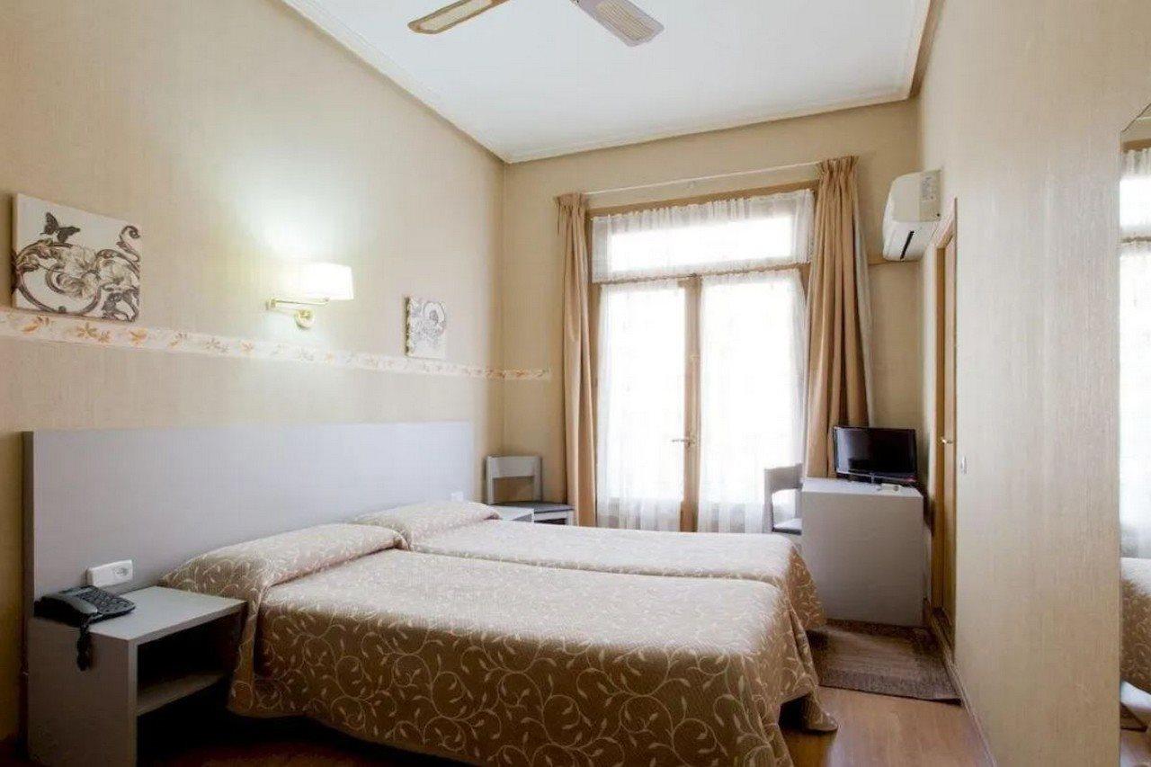 Hostal Andorra มาดริด ภายนอก รูปภาพ