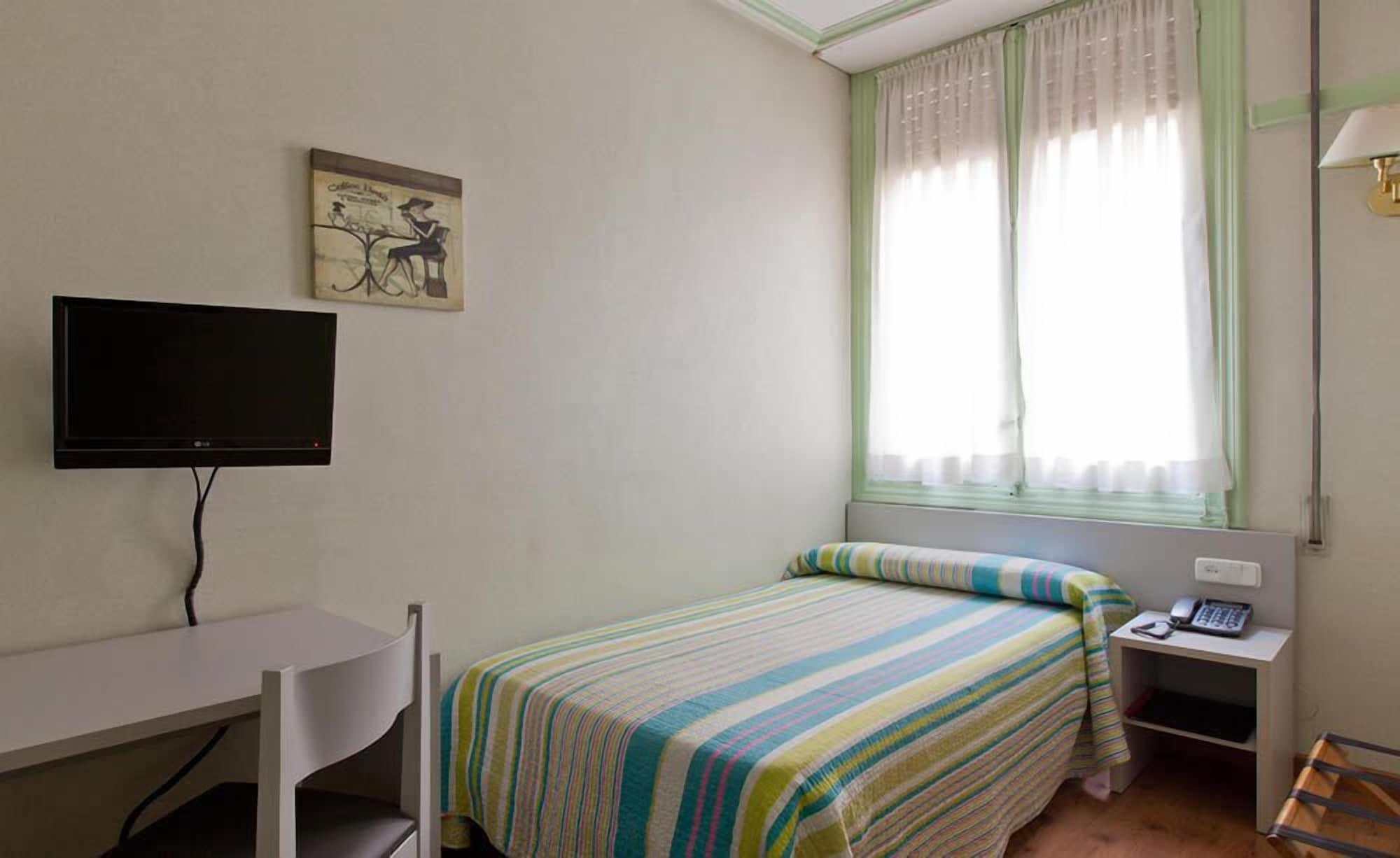 Hostal Andorra มาดริด ภายนอก รูปภาพ