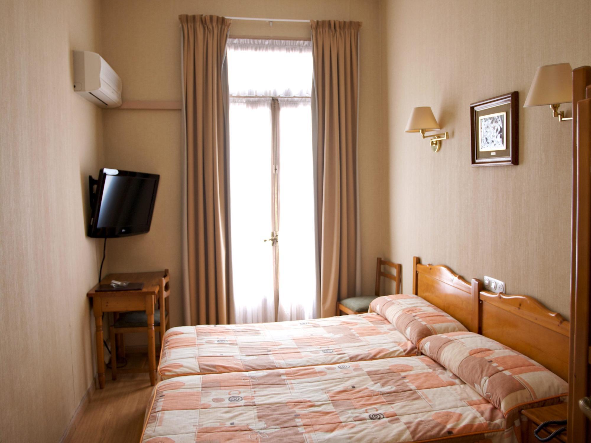 Hostal Andorra มาดริด ภายนอก รูปภาพ