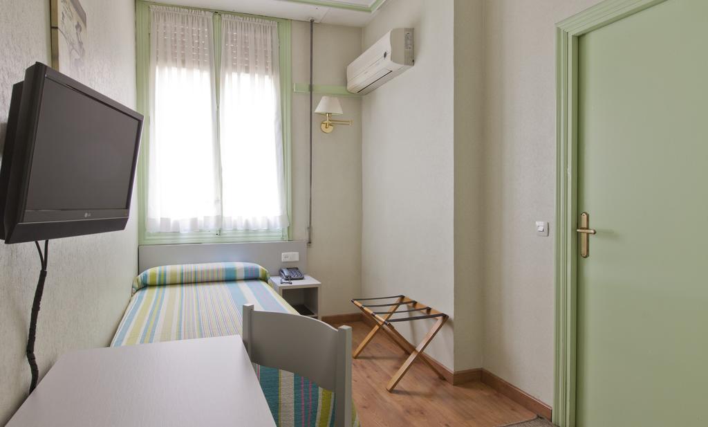 Hostal Andorra มาดริด ภายนอก รูปภาพ