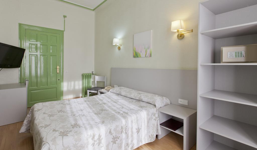 Hostal Andorra มาดริด ภายนอก รูปภาพ
