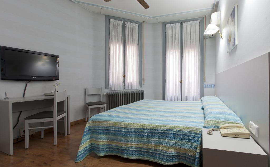Hostal Andorra มาดริด ภายนอก รูปภาพ
