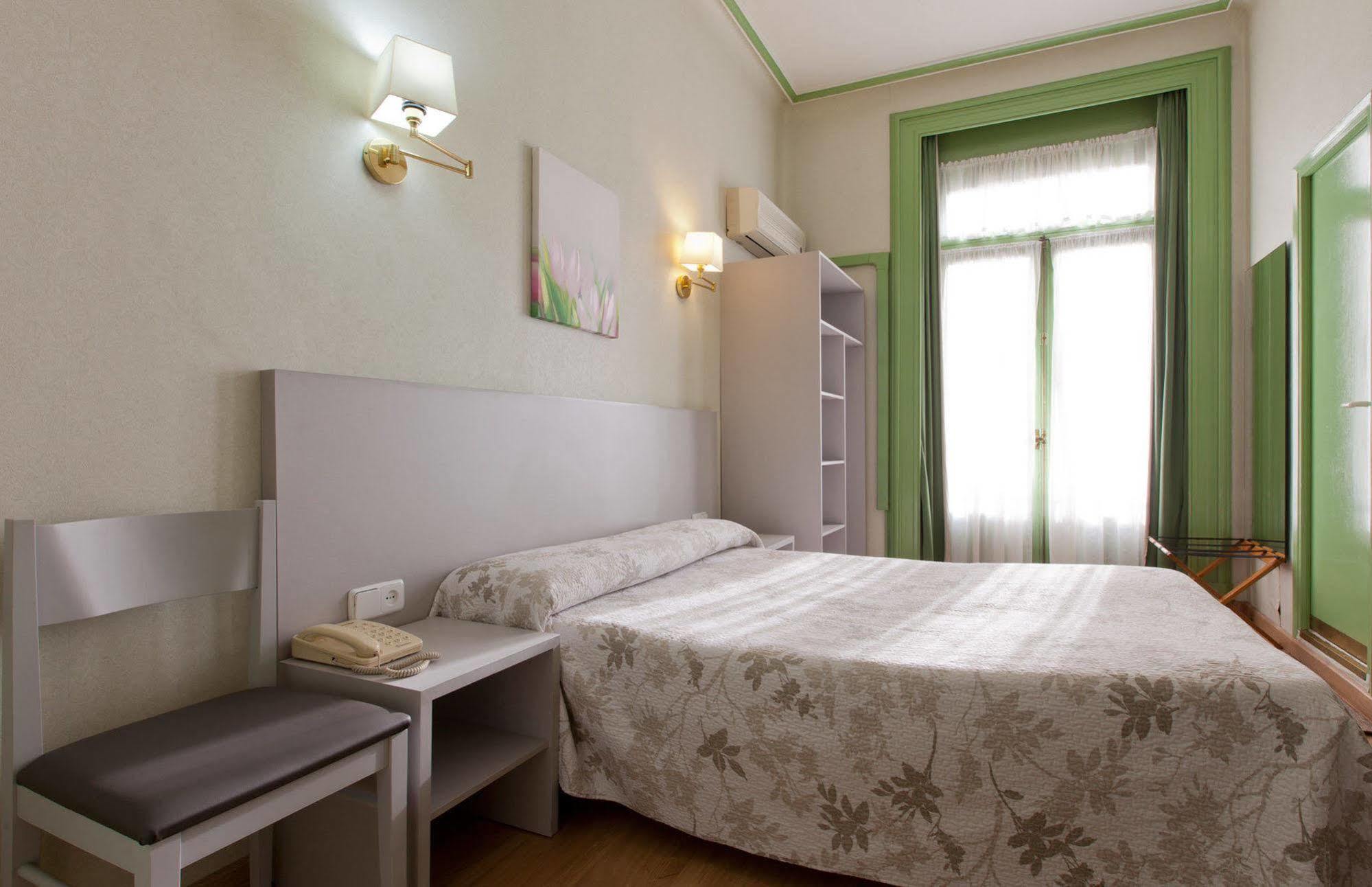 Hostal Andorra มาดริด ภายนอก รูปภาพ